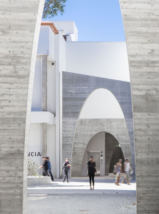 迈阿密建筑城市指南：塑造大西洋海岸热带密集风貌的22个项目 - 31 的图像 41