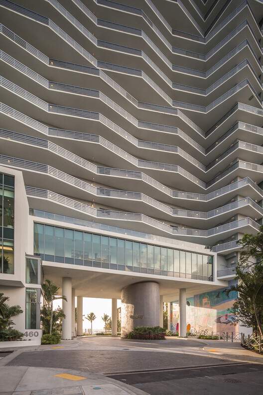 迈阿密建筑城市指南：塑造大西洋海岸热带密集风貌的22个项目 - 24 的图像 41