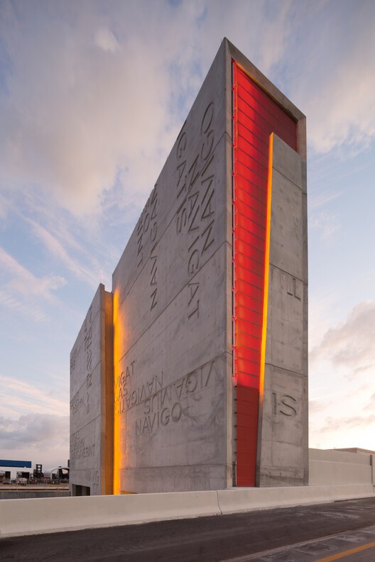 迈阿密建筑城市指南：塑造大西洋海岸热带密集风貌的22个项目 - 9 的图像 41