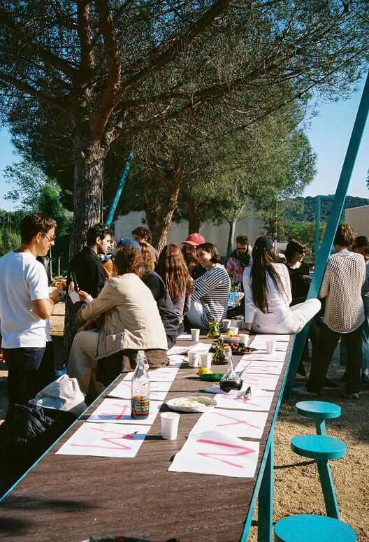 桌子，作为公共空间基础设施的潜力 - 5 的图像 14