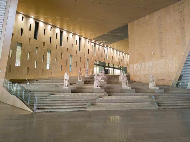 向金字塔楔形展开，大埃及博物馆即将开放 - 5 的图像 10