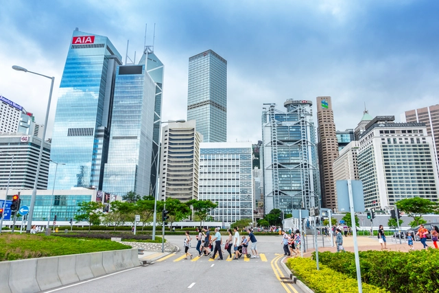 从高科技地标建筑到社会住宅：预制装配式建筑的演变角色