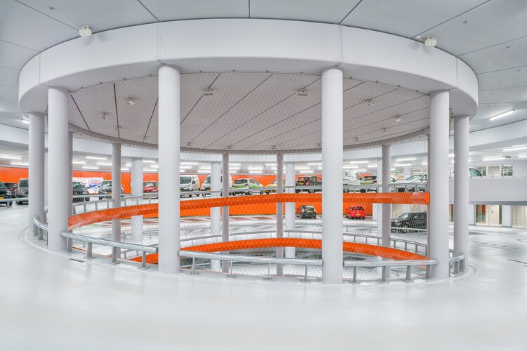 不止于停车：12 个重塑城市空间的停车楼项目 - 24 的图像 31