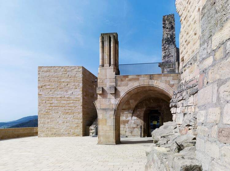 城墙之上：21 项对城堡与堡垒的当代改造干预 - 28 的图像 30