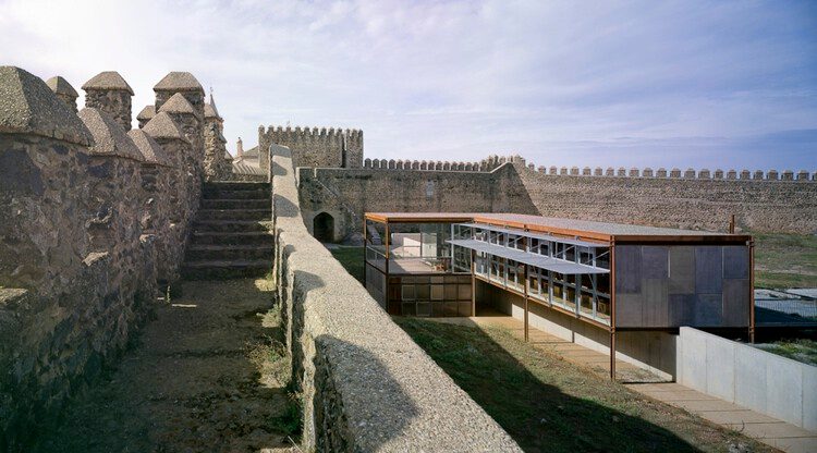 城墙之上：21 项对城堡与堡垒的当代改造干预 - 6 的图像 30