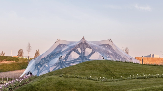 理解“柔性建筑”：从纪念性地标迈向瞬间体验