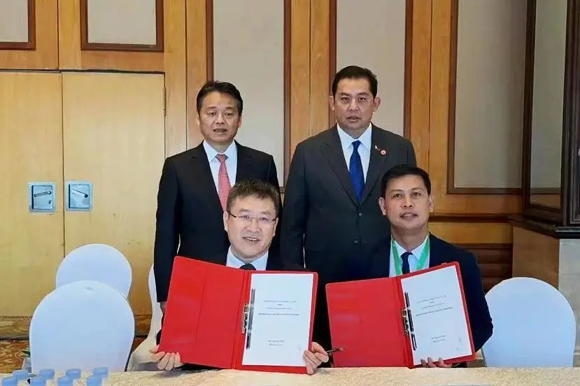 中铁六局总经理王波与菲律宾众议长马丁·罗慕尔德兹举行会谈并见证签约！